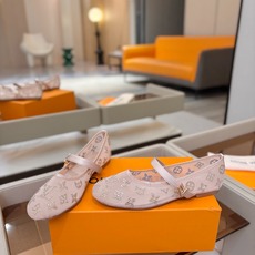 、 Louis Vuitton 官网夏日系列!完美楦型、 新品网钻平底鞋🆕、官网同步更新 Lv烫钻“logo”饰以点缀 、 Louis Vuitton 官网夏日系列!完美楦型、 新品网钻平底鞋🆕、官网同步更新 Lv烫钻“logo”饰以点缀
