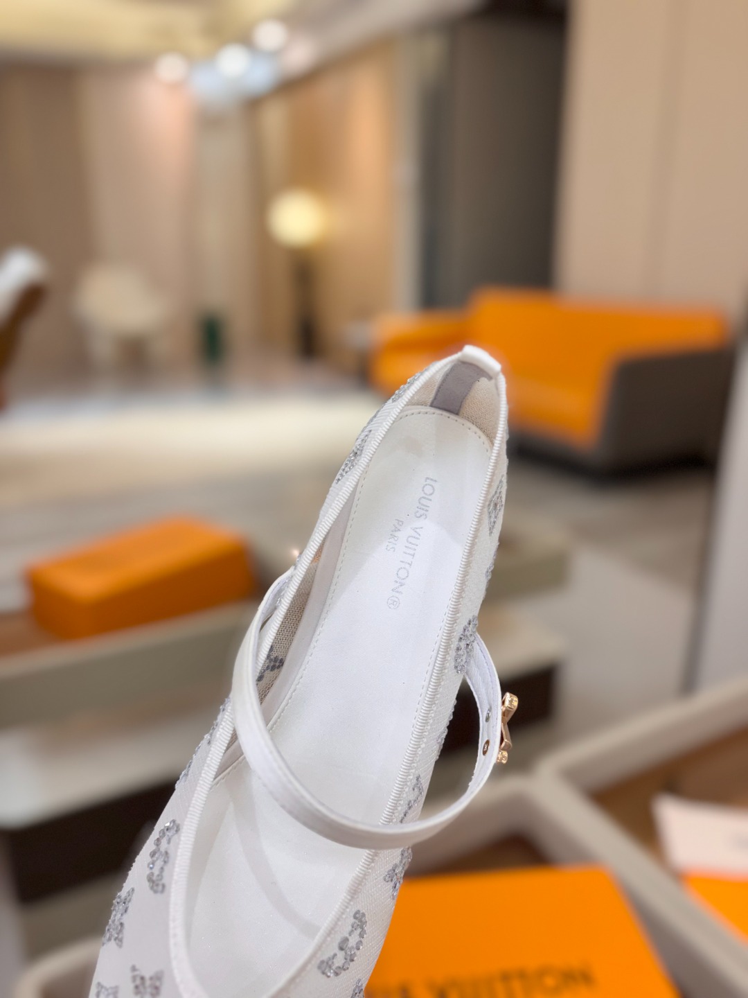 、 Louis Vuitton 官网夏日系列!完美楦型、 新品网钻平底鞋🆕、官网同步更新 Lv烫钻“logo”饰以点缀 、 Louis Vuitton 官网夏日系列!完美楦型、 新品网钻平底鞋🆕、官网同步更新 Lv烫钻“logo”饰以点缀