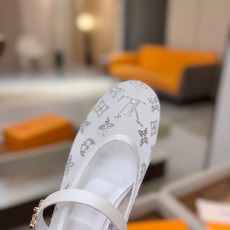 、 Louis Vuitton 官网夏日系列!完美楦型、 新品网钻平底鞋🆕、官网同步更新 Lv烫钻“logo”饰以点缀 、 Louis Vuitton 官网夏日系列!完美楦型、 新品网钻平底鞋🆕、官网同步更新 Lv烫钻“logo”饰以点缀