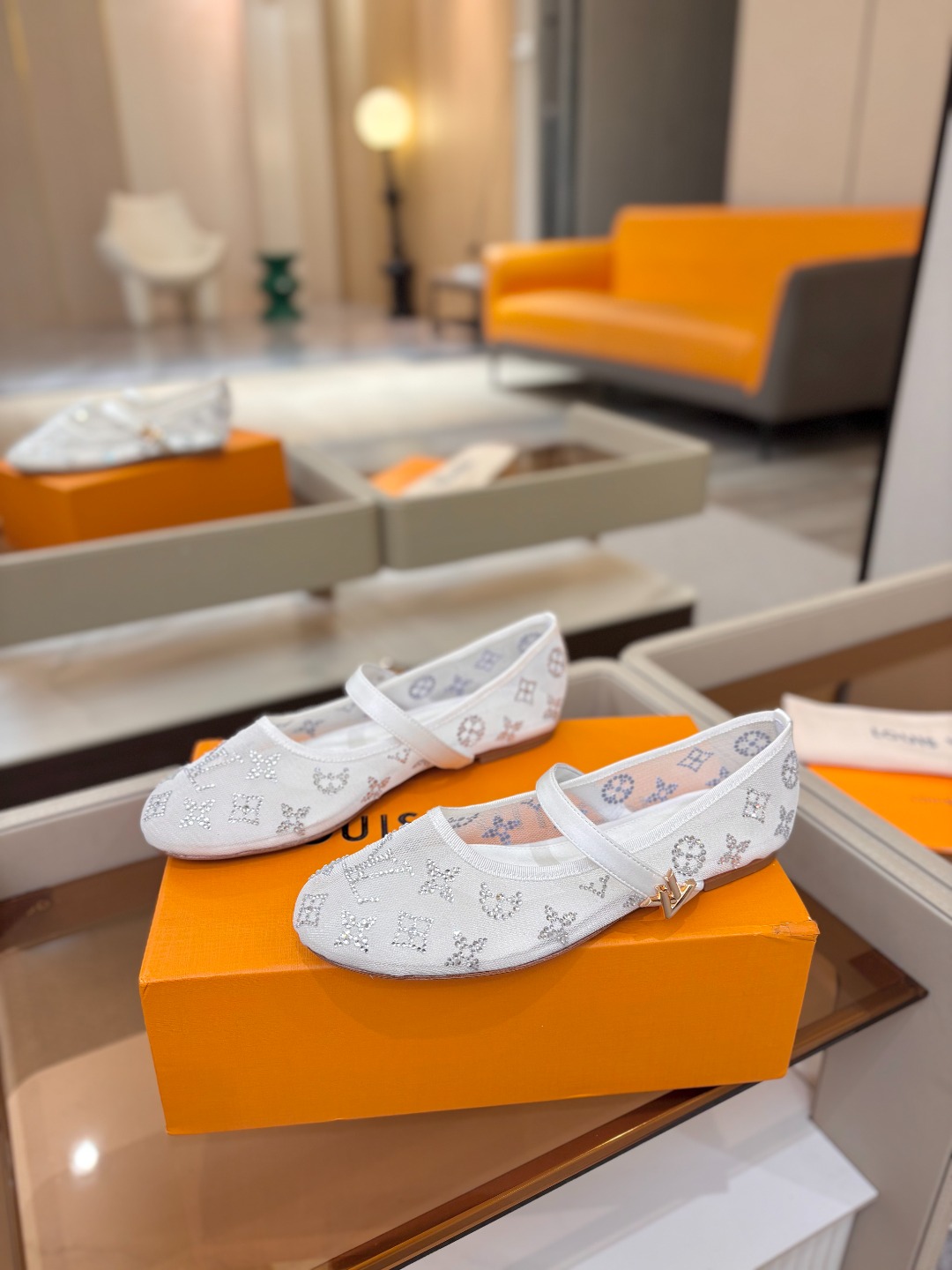 、 Louis Vuitton 官网夏日系列!完美楦型、 新品网钻平底鞋🆕、官网同步更新 Lv烫钻“logo”饰以点缀 、 Louis Vuitton 官网夏日系列!完美楦型、 新品网钻平底鞋🆕、官网同步更新 Lv烫钻“logo”饰以点缀