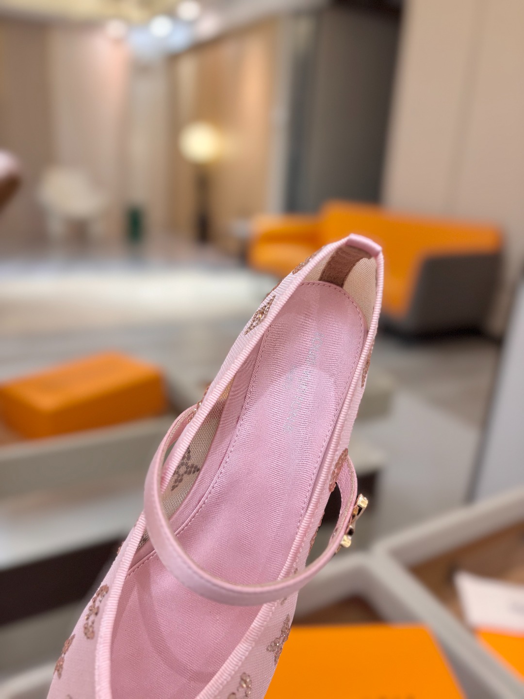 、 Louis Vuitton 官网夏日系列!完美楦型、 新品网钻平底鞋🆕、官网同步更新 Lv烫钻“logo”饰以点缀 、 Louis Vuitton 官网夏日系列!完美楦型、 新品网钻平底鞋🆕、官网同步更新 Lv烫钻“logo”饰以点缀