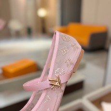 、 Louis Vuitton 官网夏日系列!完美楦型、 新品网钻平底鞋🆕、官网同步更新 Lv烫钻“logo”饰以点缀 、 Louis Vuitton 官网夏日系列!完美楦型、 新品网钻平底鞋🆕、官网同步更新 Lv烫钻“logo”饰以点缀