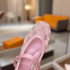 、 Louis Vuitton 官网夏日系列!完美楦型、 新品网钻平底鞋🆕、官网同步更新 Lv烫钻“logo”饰以点缀 、 Louis Vuitton 官网夏日系列!完美楦型、 新品网钻平底鞋🆕、官网同步更新 Lv烫钻“logo”饰以点缀