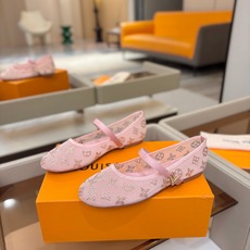 、 Louis Vuitton 官网夏日系列!完美楦型、 新品网钻平底鞋🆕、官网同步更新 Lv烫钻“logo”饰以点缀 、 Louis Vuitton 官网夏日系列!完美楦型、 新品网钻平底鞋🆕、官网同步更新 Lv烫钻“logo”饰以点缀