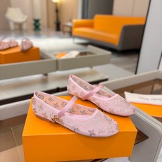 、 Louis Vuitton 官网夏日系列!完美楦型、 新品网钻平底鞋🆕、官网同步更新 Lv烫钻“logo”饰以点缀 、 Louis Vuitton 官网夏日系列!完美楦型、 新品网钻平底鞋🆕、官网同步更新 Lv烫钻“logo”饰以点缀