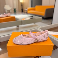 、 Louis Vuitton 官网夏日系列!完美楦型、 新品网钻平底鞋🆕、官网同步更新 Lv烫钻“logo”饰以点缀 、 Louis Vuitton 官网夏日系列!完美楦型、 新品网钻平底鞋🆕、官网同步更新 Lv烫钻“logo”饰以点缀