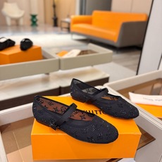 、 Louis Vuitton 官网夏日系列!完美楦型、 新品网钻平底鞋🆕、官网同步更新 Lv烫钻“logo”饰以点缀 、 Louis Vuitton 官网夏日系列!完美楦型、 新品网钻平底鞋🆕、官网同步更新 Lv烫钻“logo”饰以点缀