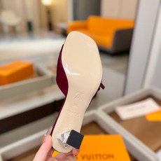 Louis Vuitton 官网夏日系列!完美楦型、 新品水钻高跟拖鞋🆕、官网同步更新 Lv电镀水钻“logo”饰以点 Louis Vuitton 官网夏日系列!完美楦型、 新品水钻高跟拖鞋🆕、官网同步更新 Lv电镀水钻“logo”饰以点