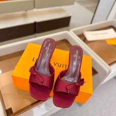 Louis Vuitton 官网夏日系列!完美楦型、 新品水钻高跟拖鞋🆕、官网同步更新 Lv电镀水钻“logo”饰以点 Louis Vuitton 官网夏日系列!完美楦型、 新品水钻高跟拖鞋🆕、官网同步更新 Lv电镀水钻“logo”饰以点