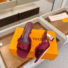 Louis Vuitton 官网夏日系列!完美楦型、 新品水钻高跟拖鞋🆕、官网同步更新 Lv电镀水钻“logo”饰以点 Louis Vuitton 官网夏日系列!完美楦型、 新品水钻高跟拖鞋🆕、官网同步更新 Lv电镀水钻“logo”饰以点