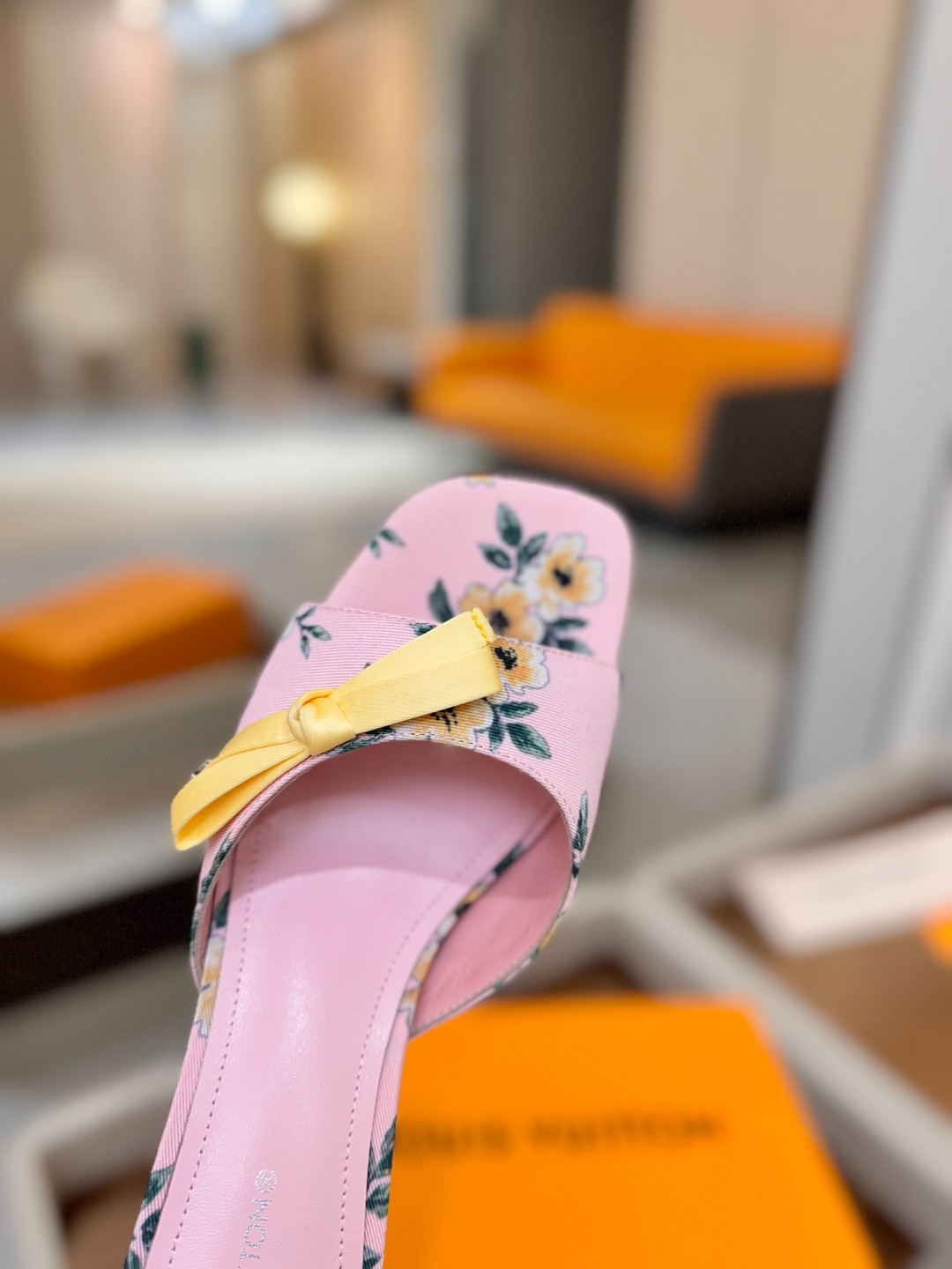Louis Vuitton 官网夏日系列!完美楦型、 新品水钻高跟拖鞋🆕、官网同步更新 Lv电镀水钻“logo”饰以点 Louis Vuitton 官网夏日系列!完美楦型、 新品水钻高跟拖鞋🆕、官网同步更新 Lv电镀水钻“logo”饰以点