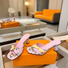 Louis Vuitton 官网夏日系列!完美楦型、 新品水钻高跟拖鞋🆕、官网同步更新 Lv电镀水钻“logo”饰以点 Louis Vuitton 官网夏日系列!完美楦型、 新品水钻高跟拖鞋🆕、官网同步更新 Lv电镀水钻“logo”饰以点