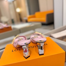 Louis Vuitton 官网夏日系列!完美楦型、 新品水钻高跟拖鞋🆕、官网同步更新 Lv电镀水钻“logo”饰以点 Louis Vuitton 官网夏日系列!完美楦型、 新品水钻高跟拖鞋🆕、官网同步更新 Lv电镀水钻“logo”饰以点