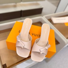 Louis Vuitton 官网夏日系列!完美楦型、 新品水钻高跟拖鞋🆕、官网同步更新 Lv电镀水钻“logo”饰以点 Louis Vuitton 官网夏日系列!完美楦型、 新品水钻高跟拖鞋🆕、官网同步更新 Lv电镀水钻“logo”饰以点