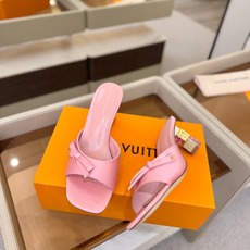 Louis Vuitton 官网夏日系列!完美楦型、 新品水钻高跟拖鞋🆕、官网同步更新 Lv电镀水钻“logo”饰以点 Louis Vuitton 官网夏日系列!完美楦型、 新品水钻高跟拖鞋🆕、官网同步更新 Lv电镀水钻“logo”饰以点