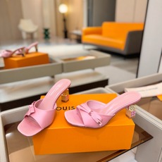 Louis Vuitton 官网夏日系列!完美楦型、 新品水钻高跟拖鞋🆕、官网同步更新 Lv电镀水钻“logo”饰以点 Louis Vuitton 官网夏日系列!完美楦型、 新品水钻高跟拖鞋🆕、官网同步更新 Lv电镀水钻“logo”饰以点