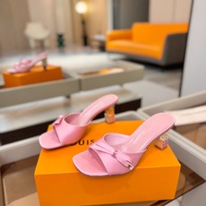Louis Vuitton 官网夏日系列!完美楦型、 新品水钻高跟拖鞋🆕、官网同步更新 Lv电镀水钻“logo”饰以点 Louis Vuitton 官网夏日系列!完美楦型、 新品水钻高跟拖鞋🆕、官网同步更新 Lv电镀水钻“logo”饰以点