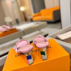Louis Vuitton 官网夏日系列!完美楦型、 新品水钻高跟拖鞋🆕、官网同步更新 Lv电镀水钻“logo”饰以点 Louis Vuitton 官网夏日系列!完美楦型、 新品水钻高跟拖鞋🆕、官网同步更新 Lv电镀水钻“logo”饰以点