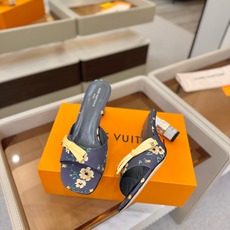 Louis Vuitton 官网夏日系列!完美楦型、 新品水钻高跟拖鞋🆕、官网同步更新 Lv电镀水钻“logo”饰以点 Louis Vuitton 官网夏日系列!完美楦型、 新品水钻高跟拖鞋🆕、官网同步更新 Lv电镀水钻“logo”饰以点