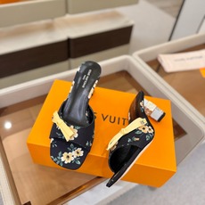 Louis Vuitton 官网夏日系列!完美楦型、 新品水钻高跟拖鞋🆕、官网同步更新 Lv电镀水钻“logo”饰以点 Louis Vuitton 官网夏日系列!完美楦型、 新品水钻高跟拖鞋🆕、官网同步更新 Lv电镀水钻“logo”饰以点