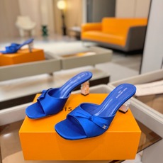Louis Vuitton 官网夏日系列!完美楦型、 新品水钻高跟拖鞋🆕、官网同步更新 Lv电镀水钻“logo”饰以点 Louis Vuitton 官网夏日系列!完美楦型、 新品水钻高跟拖鞋🆕、官网同步更新 Lv电镀水钻“logo”饰以点