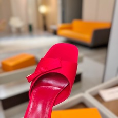 Louis Vuitton 官网夏日系列!完美楦型、 新品水钻高跟拖鞋🆕、官网同步更新 Lv电镀水钻“logo”饰以点 Louis Vuitton 官网夏日系列!完美楦型、 新品水钻高跟拖鞋🆕、官网同步更新 Lv电镀水钻“logo”饰以点