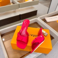 Louis Vuitton 官网夏日系列!完美楦型、 新品水钻高跟拖鞋🆕、官网同步更新 Lv电镀水钻“logo”饰以点 Louis Vuitton 官网夏日系列!完美楦型、 新品水钻高跟拖鞋🆕、官网同步更新 Lv电镀水钻“logo”饰以点