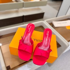 Louis Vuitton 官网夏日系列!完美楦型、 新品水钻高跟拖鞋🆕、官网同步更新 Lv电镀水钻“logo”饰以点 Louis Vuitton 官网夏日系列!完美楦型、 新品水钻高跟拖鞋🆕、官网同步更新 Lv电镀水钻“logo”饰以点