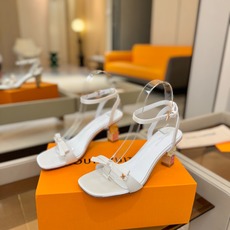 Louis Vuitton 官网夏日系列!完美楦型、 新品水钻高跟凉鞋🆕、官网同步更新 Lv电镀水钻“logo”饰以点 Louis Vuitton 官网夏日系列!完美楦型、 新品水钻高跟凉鞋🆕、官网同步更新 Lv电镀水钻“logo”饰以点