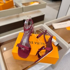 Louis Vuitton 官网夏日系列!完美楦型、 新品水钻高跟凉鞋🆕、官网同步更新 Lv电镀水钻“logo”饰以点 Louis Vuitton 官网夏日系列!完美楦型、 新品水钻高跟凉鞋🆕、官网同步更新 Lv电镀水钻“logo”饰以点