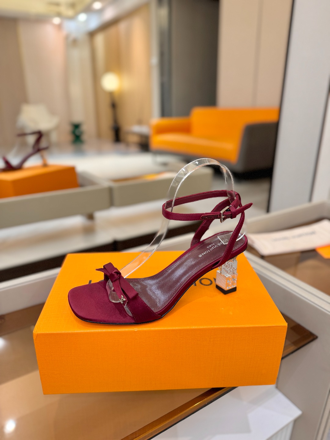 Louis Vuitton 官网夏日系列!完美楦型、 新品水钻高跟凉鞋🆕、官网同步更新 Lv电镀水钻“logo”饰以点 Louis Vuitton 官网夏日系列!完美楦型、 新品水钻高跟凉鞋🆕、官网同步更新 Lv电镀水钻“logo”饰以点