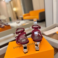 Louis Vuitton 官网夏日系列!完美楦型、 新品水钻高跟凉鞋🆕、官网同步更新 Lv电镀水钻“logo”饰以点 Louis Vuitton 官网夏日系列!完美楦型、 新品水钻高跟凉鞋🆕、官网同步更新 Lv电镀水钻“logo”饰以点