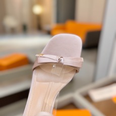 Louis Vuitton 官网夏日系列!完美楦型、 新品水钻高跟凉鞋🆕、官网同步更新 Lv电镀水钻“logo”饰以点 Louis Vuitton 官网夏日系列!完美楦型、 新品水钻高跟凉鞋🆕、官网同步更新 Lv电镀水钻“logo”饰以点