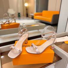 Louis Vuitton 官网夏日系列!完美楦型、 新品水钻高跟凉鞋🆕、官网同步更新 Lv电镀水钻“logo”饰以点 Louis Vuitton 官网夏日系列!完美楦型、 新品水钻高跟凉鞋🆕、官网同步更新 Lv电镀水钻“logo”饰以点