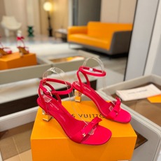 Louis Vuitton 官网夏日系列!完美楦型、 新品水钻高跟凉鞋🆕、官网同步更新 Lv电镀水钻“logo”饰以点 Louis Vuitton 官网夏日系列!完美楦型、 新品水钻高跟凉鞋🆕、官网同步更新 Lv电镀水钻“logo”饰以点