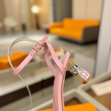 Louis Vuitton 官网夏日系列!完美楦型、 新品水钻高跟凉鞋🆕、官网同步更新 Lv电镀水钻“logo”饰以点 Louis Vuitton 官网夏日系列!完美楦型、 新品水钻高跟凉鞋🆕、官网同步更新 Lv电镀水钻“logo”饰以点