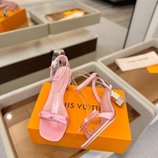 Louis Vuitton 官网夏日系列!完美楦型、 新品水钻高跟凉鞋🆕、官网同步更新 Lv电镀水钻“logo”饰以点 Louis Vuitton 官网夏日系列!完美楦型、 新品水钻高跟凉鞋🆕、官网同步更新 Lv电镀水钻“logo”饰以点