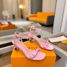 Louis Vuitton 官网夏日系列!完美楦型、 新品水钻高跟凉鞋🆕、官网同步更新 Lv电镀水钻“logo”饰以点 Louis Vuitton 官网夏日系列!完美楦型、 新品水钻高跟凉鞋🆕、官网同步更新 Lv电镀水钻“logo”饰以点