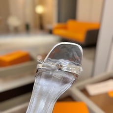 Louis Vuitton 官网夏日系列!完美楦型、 新品水钻高跟凉鞋🆕、官网同步更新 Lv电镀水钻“logo”饰以点 Louis Vuitton 官网夏日系列!完美楦型、 新品水钻高跟凉鞋🆕、官网同步更新 Lv电镀水钻“logo”饰以点