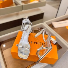 Louis Vuitton 官网夏日系列!完美楦型、 新品水钻高跟凉鞋🆕、官网同步更新 Lv电镀水钻“logo”饰以点 Louis Vuitton 官网夏日系列!完美楦型、 新品水钻高跟凉鞋🆕、官网同步更新 Lv电镀水钻“logo”饰以点