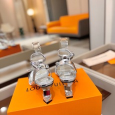 Louis Vuitton 官网夏日系列!完美楦型、 新品水钻高跟凉鞋🆕、官网同步更新 Lv电镀水钻“logo”饰以点 Louis Vuitton 官网夏日系列!完美楦型、 新品水钻高跟凉鞋🆕、官网同步更新 Lv电镀水钻“logo”饰以点