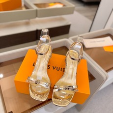 Louis Vuitton 官网夏日系列!完美楦型、 新品水钻高跟凉鞋🆕、官网同步更新 Lv电镀水钻“logo”饰以点 Louis Vuitton 官网夏日系列!完美楦型、 新品水钻高跟凉鞋🆕、官网同步更新 Lv电镀水钻“logo”饰以点