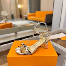 Louis Vuitton 官网夏日系列!完美楦型、 新品水钻高跟凉鞋🆕、官网同步更新 Lv电镀水钻“logo”饰以点 Louis Vuitton 官网夏日系列!完美楦型、 新品水钻高跟凉鞋🆕、官网同步更新 Lv电镀水钻“logo”饰以点