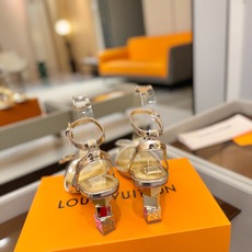Louis Vuitton 官网夏日系列!完美楦型、 新品水钻高跟凉鞋🆕、官网同步更新 Lv电镀水钻“logo”饰以点 Louis Vuitton 官网夏日系列!完美楦型、 新品水钻高跟凉鞋🆕、官网同步更新 Lv电镀水钻“logo”饰以点