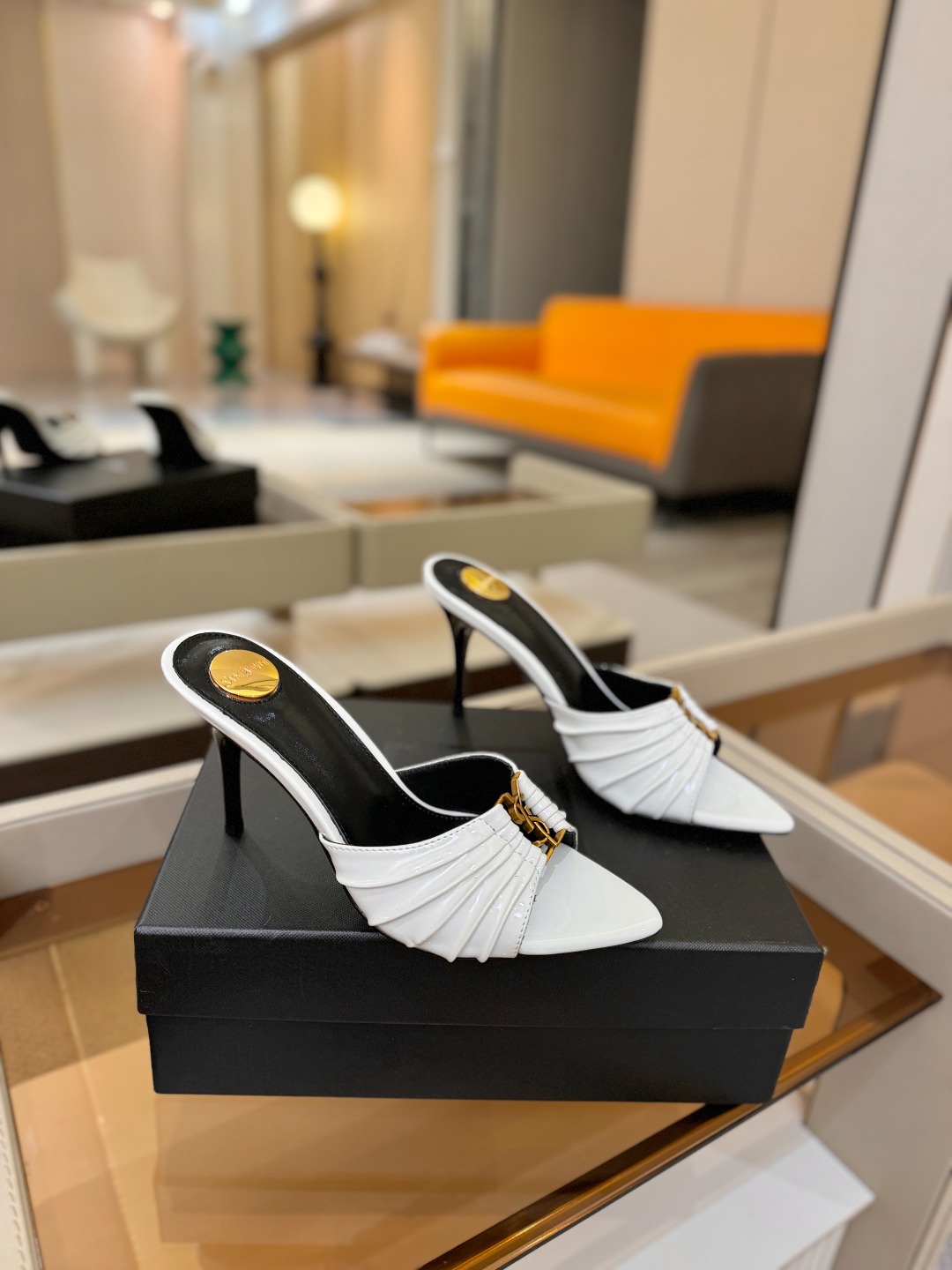 YSL「SAINT LAURENT*」 夏季新品 尖头优雅大气高跟拖鞋 —————————— 尖头设计拉长腿部线条, YSL「SAINT LAURENT*」 夏季新品 尖头优雅大气高跟拖鞋 —————————— 尖头设计拉长腿部线条,