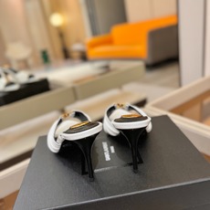 YSL「SAINT LAURENT*」 夏季新品 尖头优雅大气高跟拖鞋 —————————— 尖头设计拉长腿部线条, YSL「SAINT LAURENT*」 夏季新品 尖头优雅大气高跟拖鞋 —————————— 尖头设计拉长腿部线条,