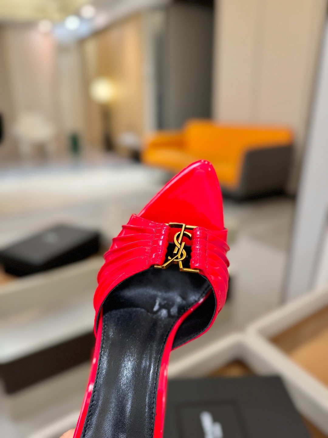 YSL「SAINT LAURENT*」 夏季新品 尖头优雅大气高跟拖鞋 —————————— 尖头设计拉长腿部线条, YSL「SAINT LAURENT*」 夏季新品 尖头优雅大气高跟拖鞋 —————————— 尖头设计拉长腿部线条,