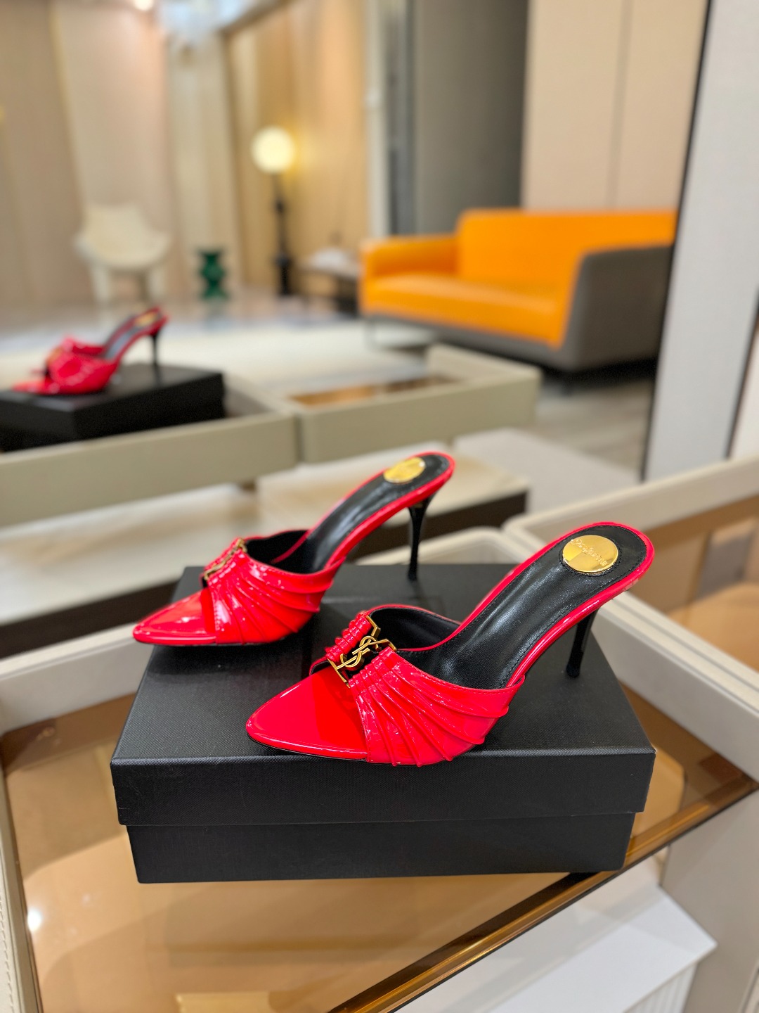 YSL「SAINT LAURENT*」 夏季新品 尖头优雅大气高跟拖鞋 —————————— 尖头设计拉长腿部线条, YSL「SAINT LAURENT*」 夏季新品 尖头优雅大气高跟拖鞋 —————————— 尖头设计拉长腿部线条,