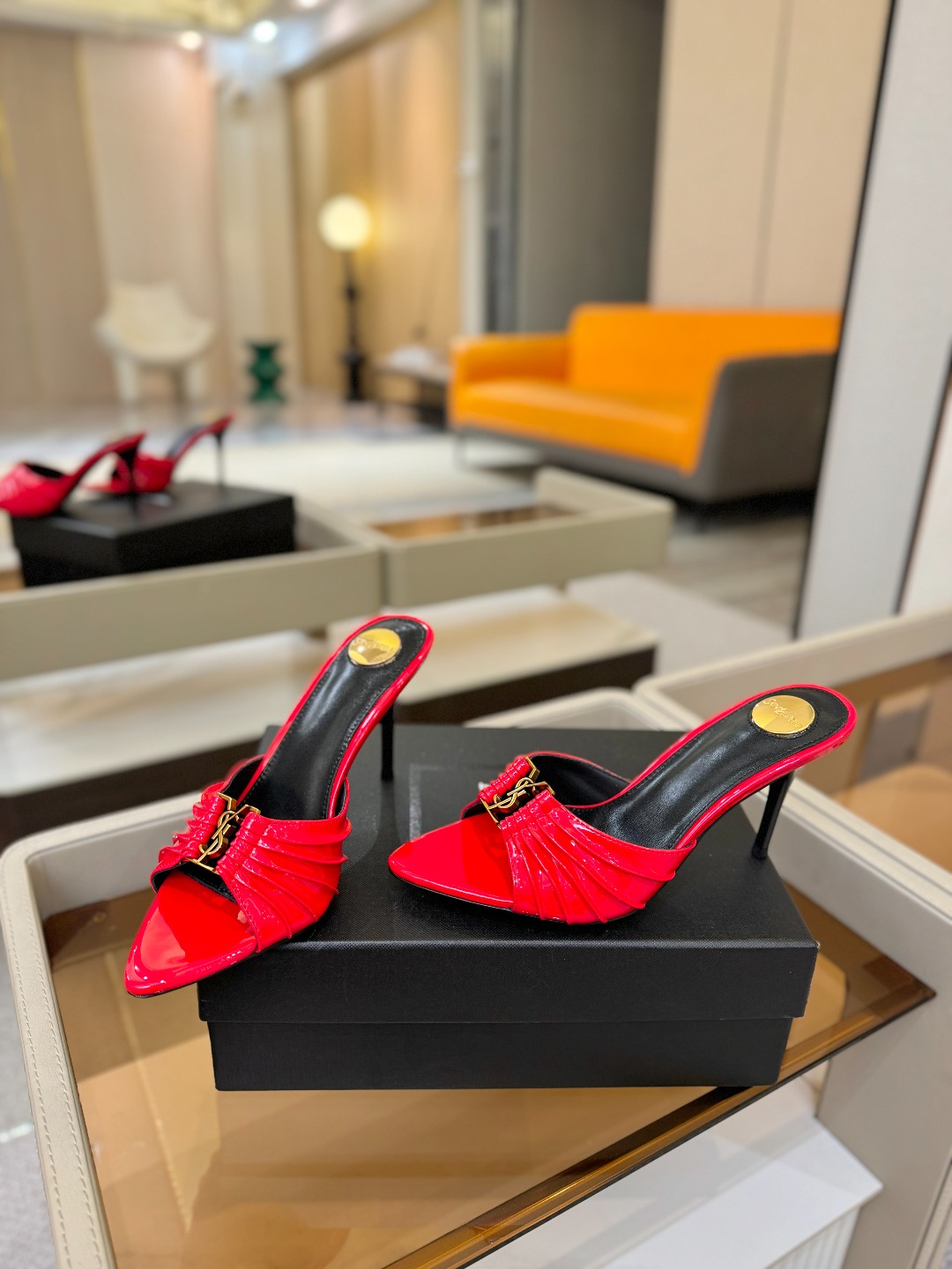 YSL「SAINT LAURENT*」 夏季新品 尖头优雅大气高跟拖鞋 —————————— 尖头设计拉长腿部线条, YSL「SAINT LAURENT*」 夏季新品 尖头优雅大气高跟拖鞋 —————————— 尖头设计拉长腿部线条,