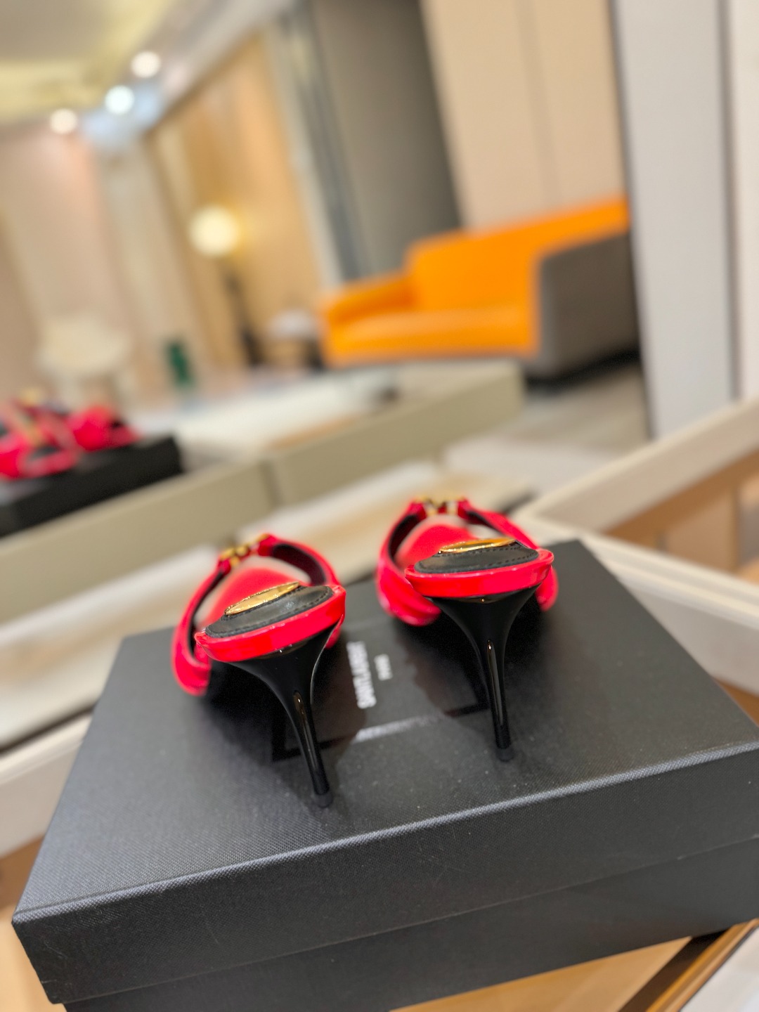 YSL「SAINT LAURENT*」 夏季新品 尖头优雅大气高跟拖鞋 —————————— 尖头设计拉长腿部线条, YSL「SAINT LAURENT*」 夏季新品 尖头优雅大气高跟拖鞋 —————————— 尖头设计拉长腿部线条,